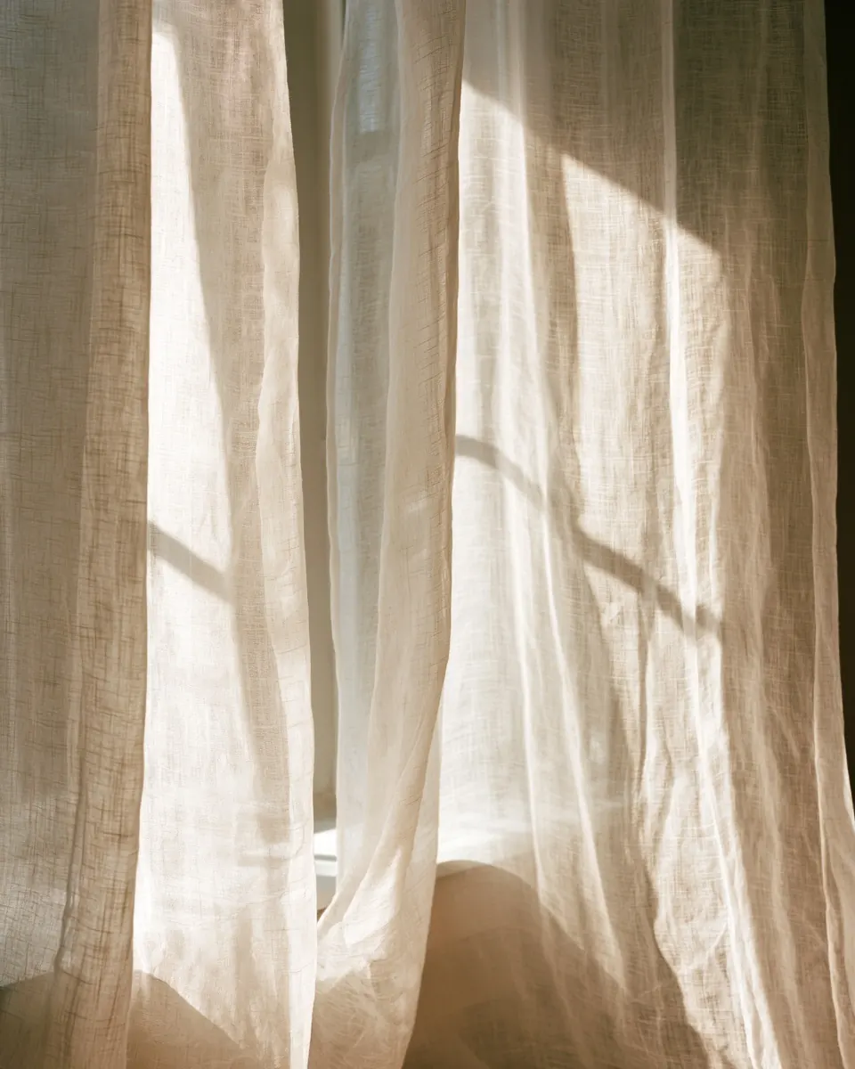 Sheer curtain, morning diffusion